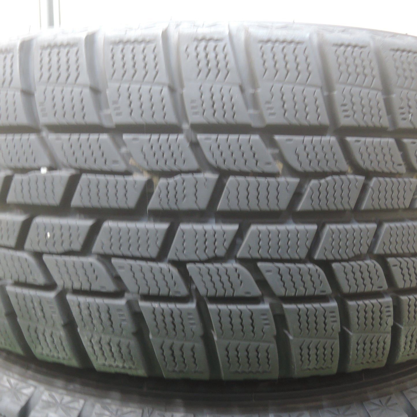 *送料無料*バリ溝！19年！キレイ！9.5分★スタッドレス 215/55R17 グッドイヤー アイスナビ6 VELVA ヴェルヴァ 17インチ PCD114.3/5H★3120604SYス