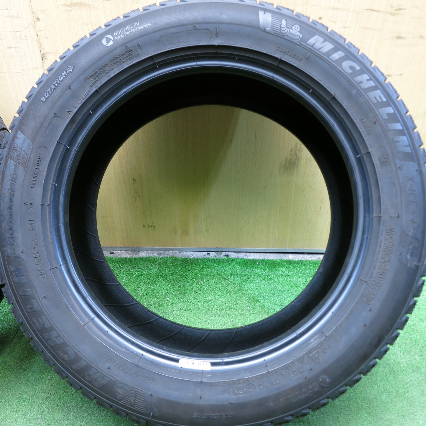 [送料無料]バリ溝！9分★スタッドレス 205/55R16 ミシュラン X-ICE3+ タイヤ 16インチ リーフ プレマシー セレナ ラフェスタ レクサスIS 等★3032702Hノタ