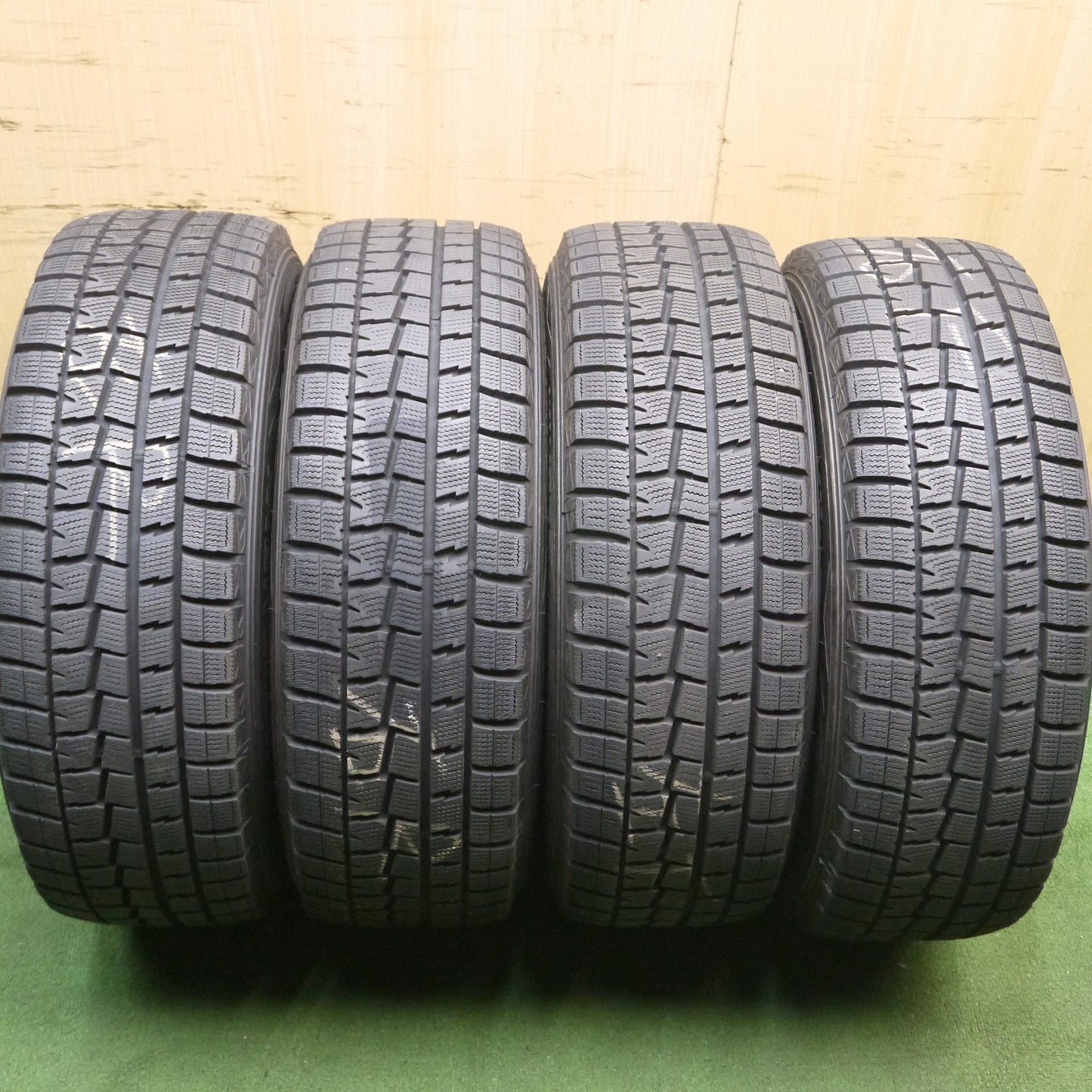 [送料無料]バリ溝！キレイ！9.5分以上★スタッドレス 205/65R15 ダンロップ ウインターマックス WM01 RiZLEY ライツレー 15インチ PCD114.3/5H★3071804KKス
