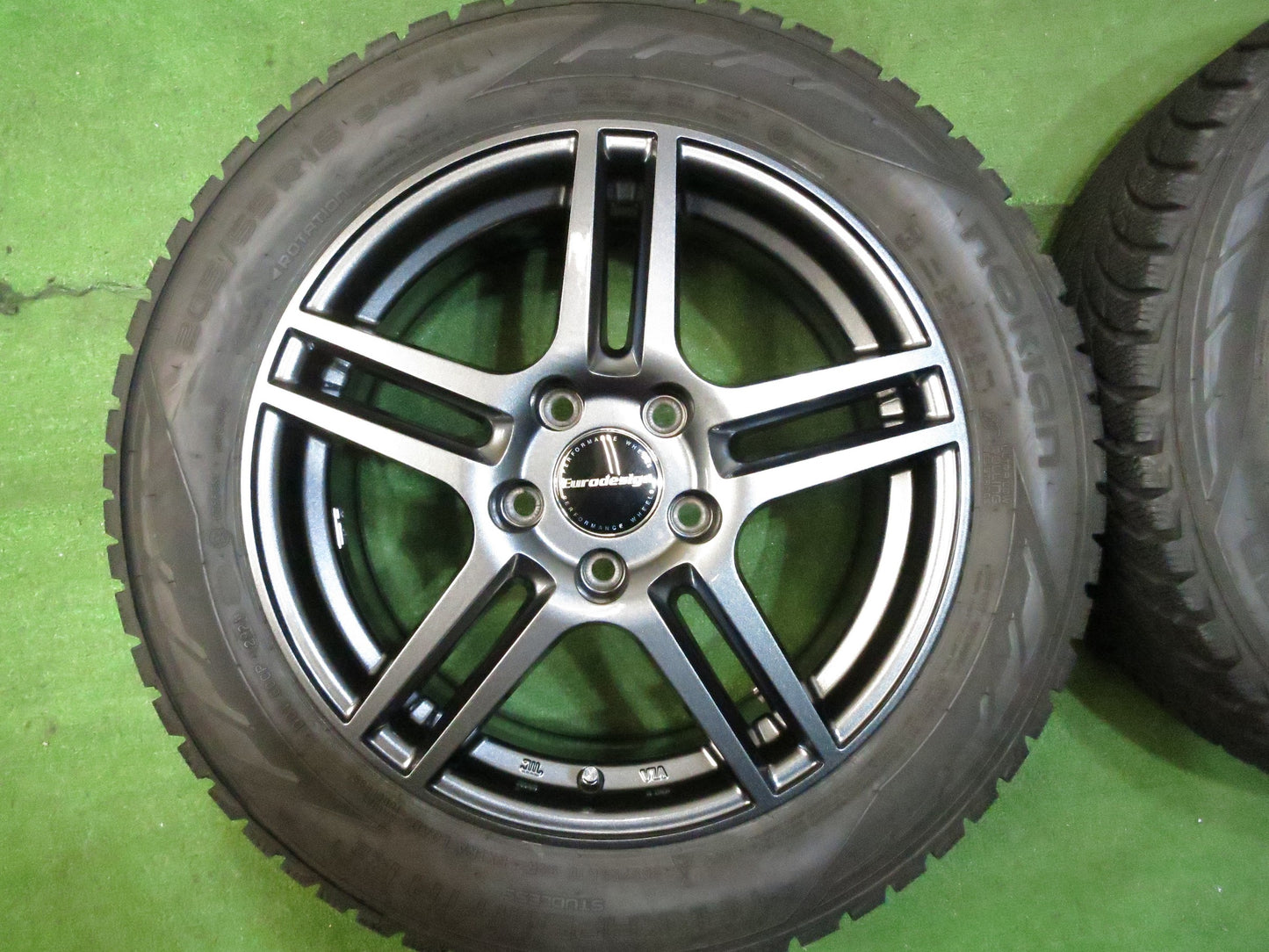 [送料無料]21年 バリ溝！綺麗★アウディ等 205/55R16 スタッドレス ノキアン ハッカペリッタR2 Eurodesign ユーロデザイン 16インチ PCD112/5H★3021016Hス