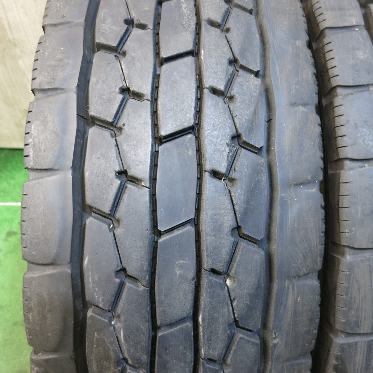 札幌発 引取OK DUNLOP SP688 245/70R19.5 19.5インチ トラックタイヤ