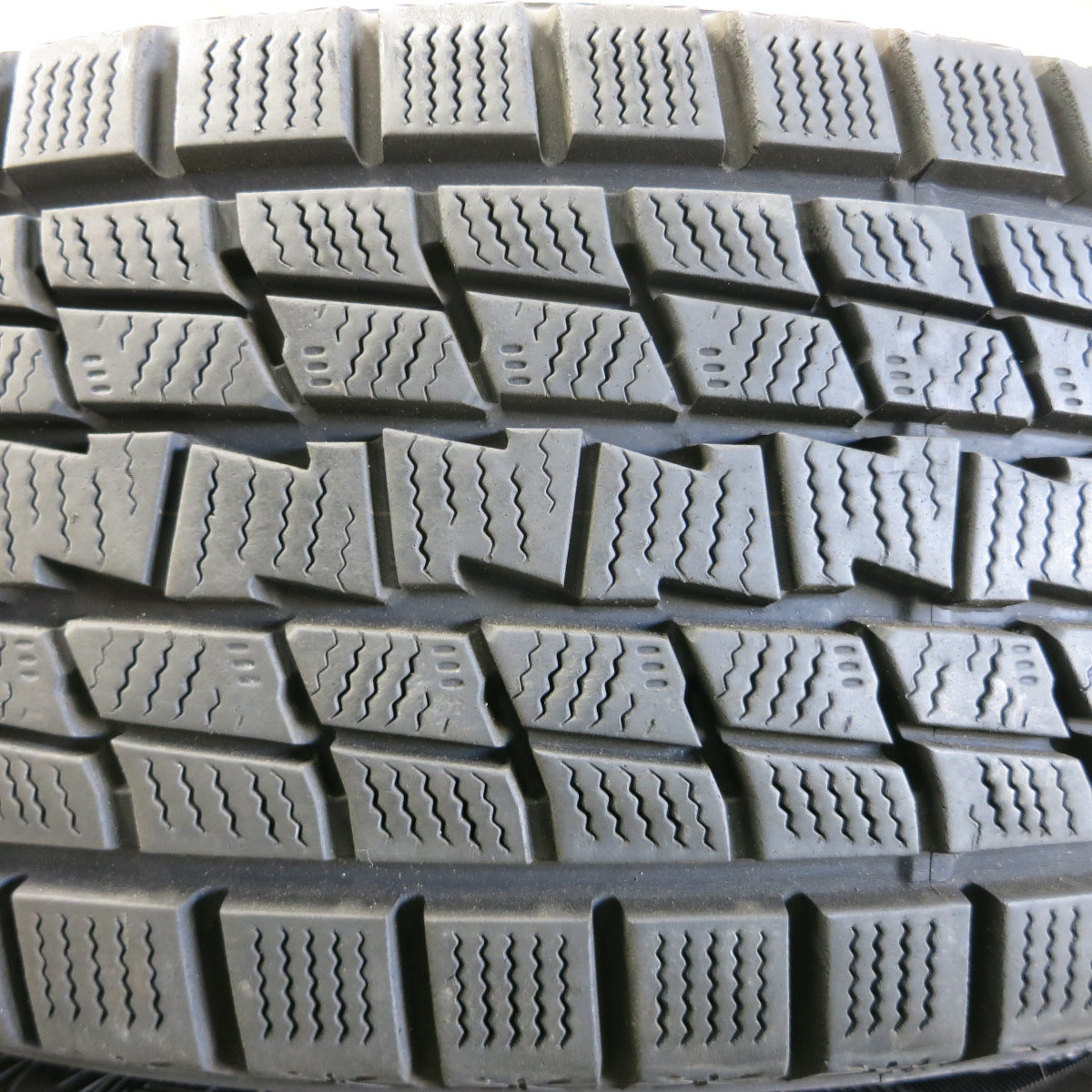 *送料無料*センサー付き！バリ溝！キレイ！9.5分★レクサス NX300h バージョンL 純正 225/60R18 スタッドレス グッドイヤー アイスナビ SUV PCD114.3/5H★3101308イス