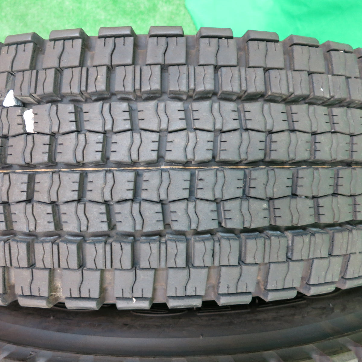 *送料無料*バリ溝！22年！9.5分★トラック タイヤ 225/80R17.5 123/122L スタッドレス ダンロップ デクテス SP001 17.5インチ★3110202KKスタ