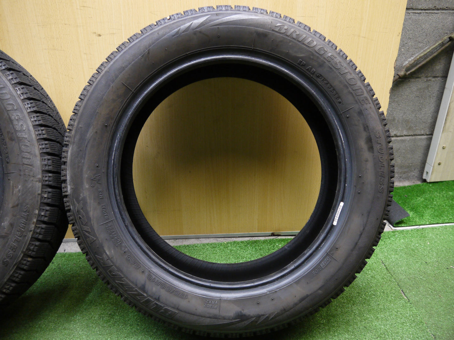 [送料無料]バリ溝！18年！8.5分★スタッドレス 175/60R16 ブリヂストン ブリザック VRX タイヤ 16インチ アクア デミオ ヤリス ラクティス 等★2020410ヤスタ