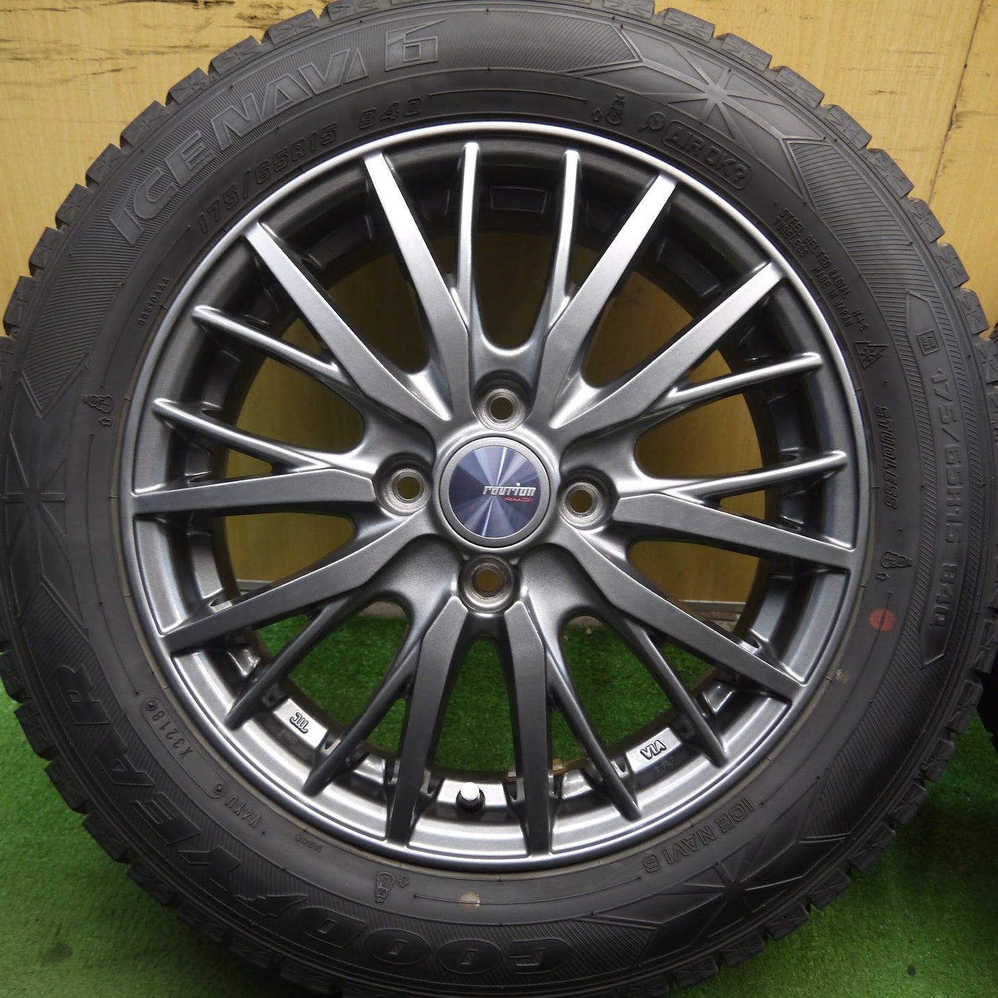 [送料無料]バリ溝！キレイ！9分★スタッドレス 175/65R15 グッドイヤー アイスナビ6 ravrion RM01 weds ラブリオン 15インチ PCD100/4H★3062602Hス