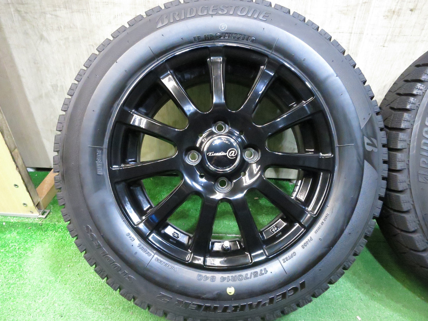 [送料無料]バリ溝！18年！綺麗！9.5分★スタッドレス 175/70R14 ブリヂストン アイスパートナー2 La-Strada Tirado＠ 阿部商会 14インチ PCD100/4H★2122705Hス