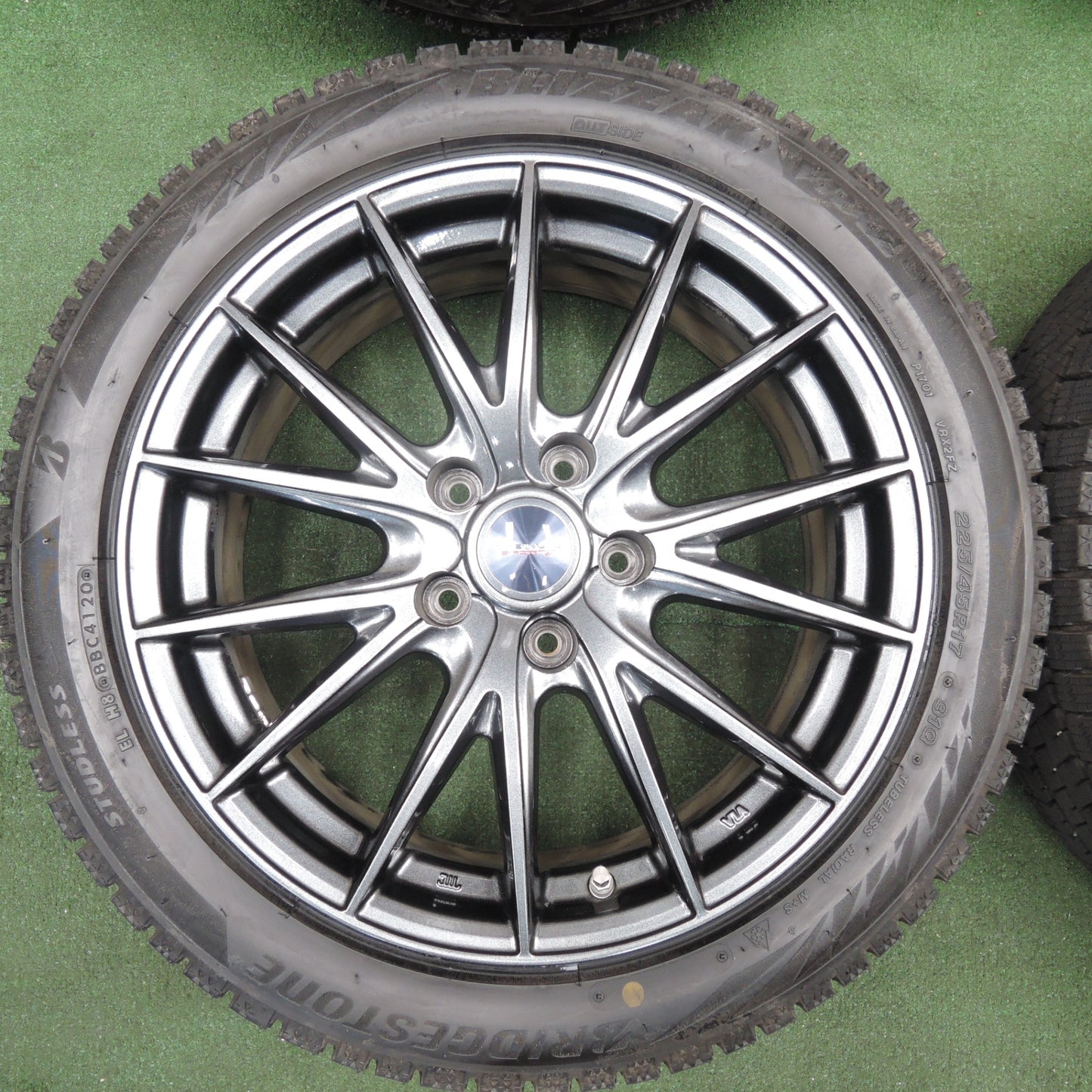 *送料無料* バリ溝！20年！キレイ！9.5分★スタッドレス 225/45R17 ブリヂストン ブリザック VRX2 VELVA SPORTZ ヴェルヴァ PCD114.3/5H★4030101TNス