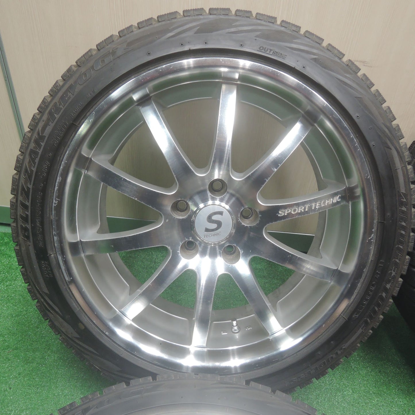 [送料無料]4本価格★スタッドレス SPORT TECHNIC 225/45R18 ブリヂストン ブリザック REVO GZ アルミ 18インチ PCD114.3/5H★3091206SYス