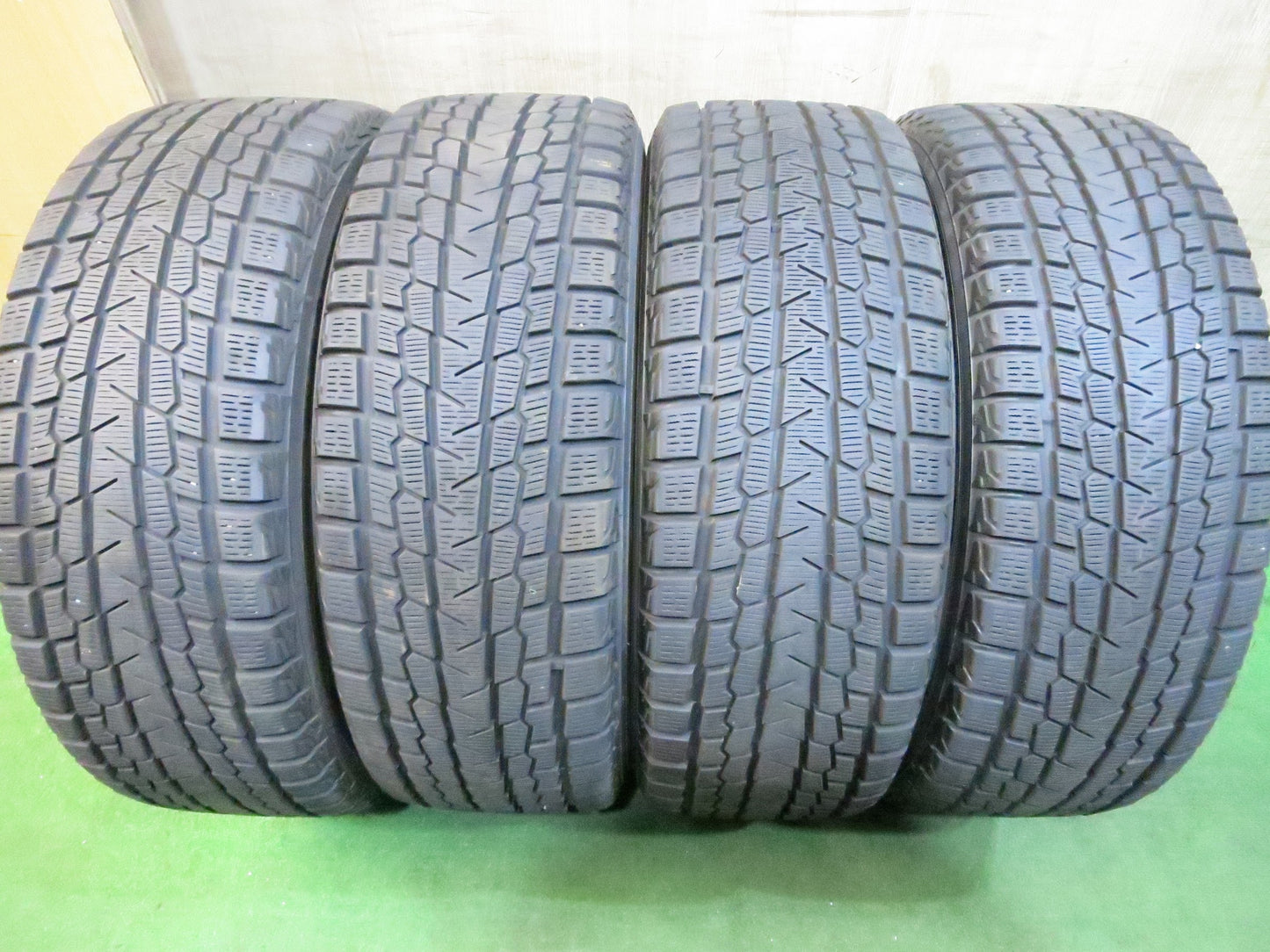 [送料無料]バリ溝！綺麗！9分★スタッドレス レアマイスター 235/55R20 LEHRMEISTER L-Fラウンジ ヨコハマ アイスガード G075 PCD114.3/5H★3022709Hス