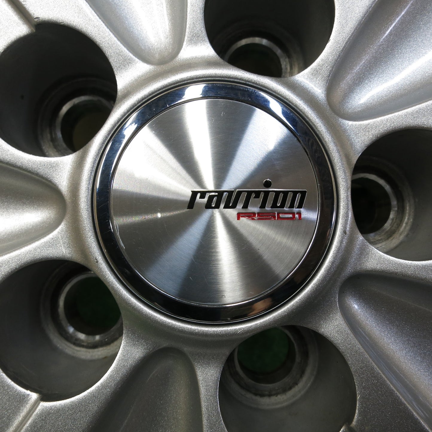 [送料無料]超バリ溝！キレイ！9.5分以上★プリウス 等 195/65R15 スタッドレス グッドイヤー アイスナビ6 ravrion RS01 ラブリオン PCD100/5H★3062401クス