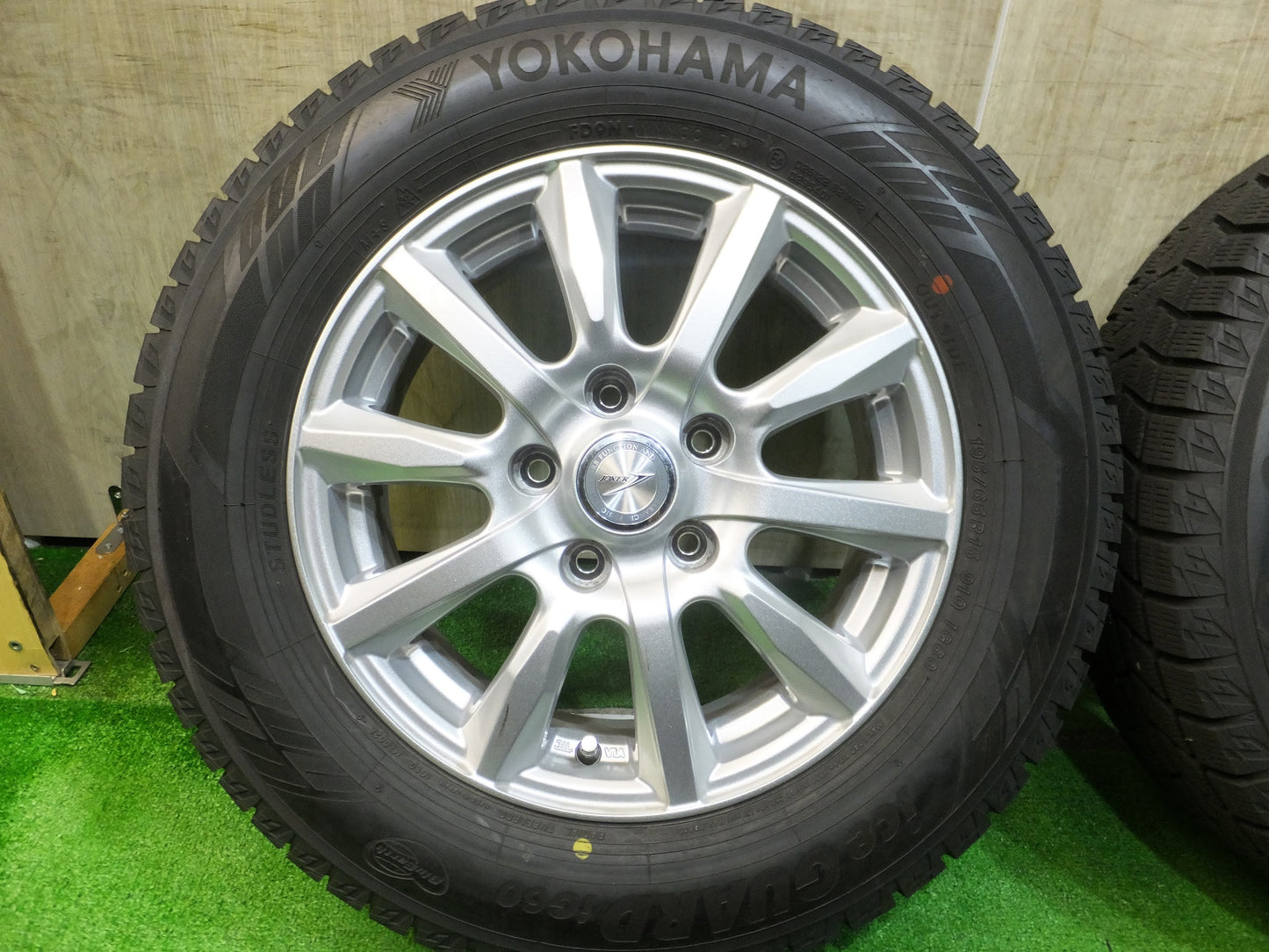 [送料無料]超バリ溝！キレイ！9.5分以上★スタッドレス 195/65R15 ヨコハマ アイスガード iG60 JOKER ジョーカー 15インチ PCD114.3/5H★2080816Hス