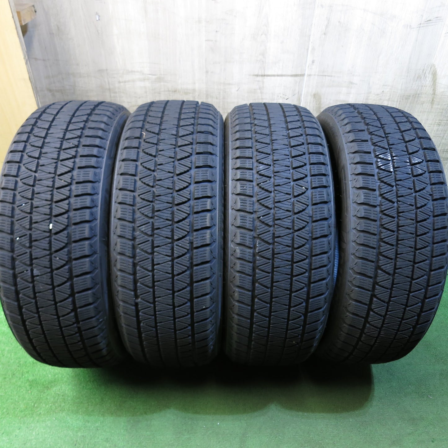 [送料無料]バリ溝！20年！9分★スタッドレス 235/55R20 ブリヂストン ブリザック DM-V3 タイヤ 20インチ レクサス RX ムラーノ 等★3040508Hスタ
