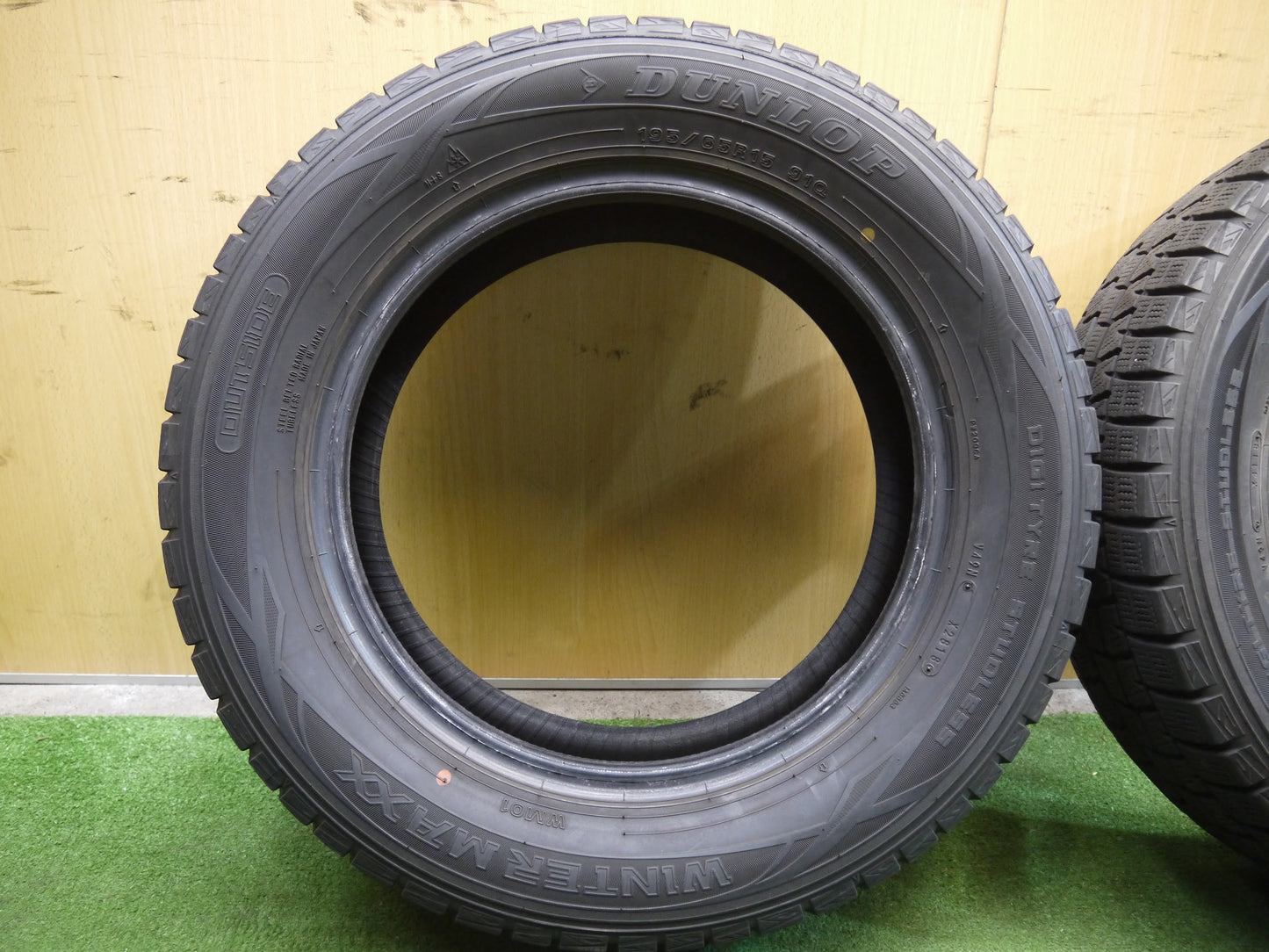 [送料無料]4本価格！18年★スタッドレス 195/65R15 ダンロップ ウインターマックス WM01 タイヤ 15インチ プリウス ノア ヴォクシー 等★2070211ヤスタ