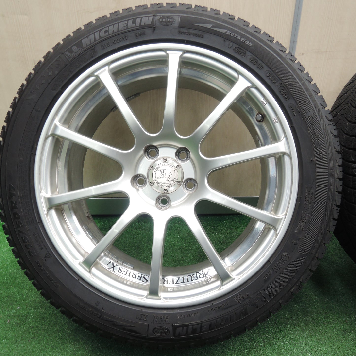 *送料無料*バリ溝！キレイ！8.5分★スタッドレス 215/50R17 ミシュラン X-ICE XI3 KREUTZER SERIES Xi 17インチ PCD100/5H★3111718NJス