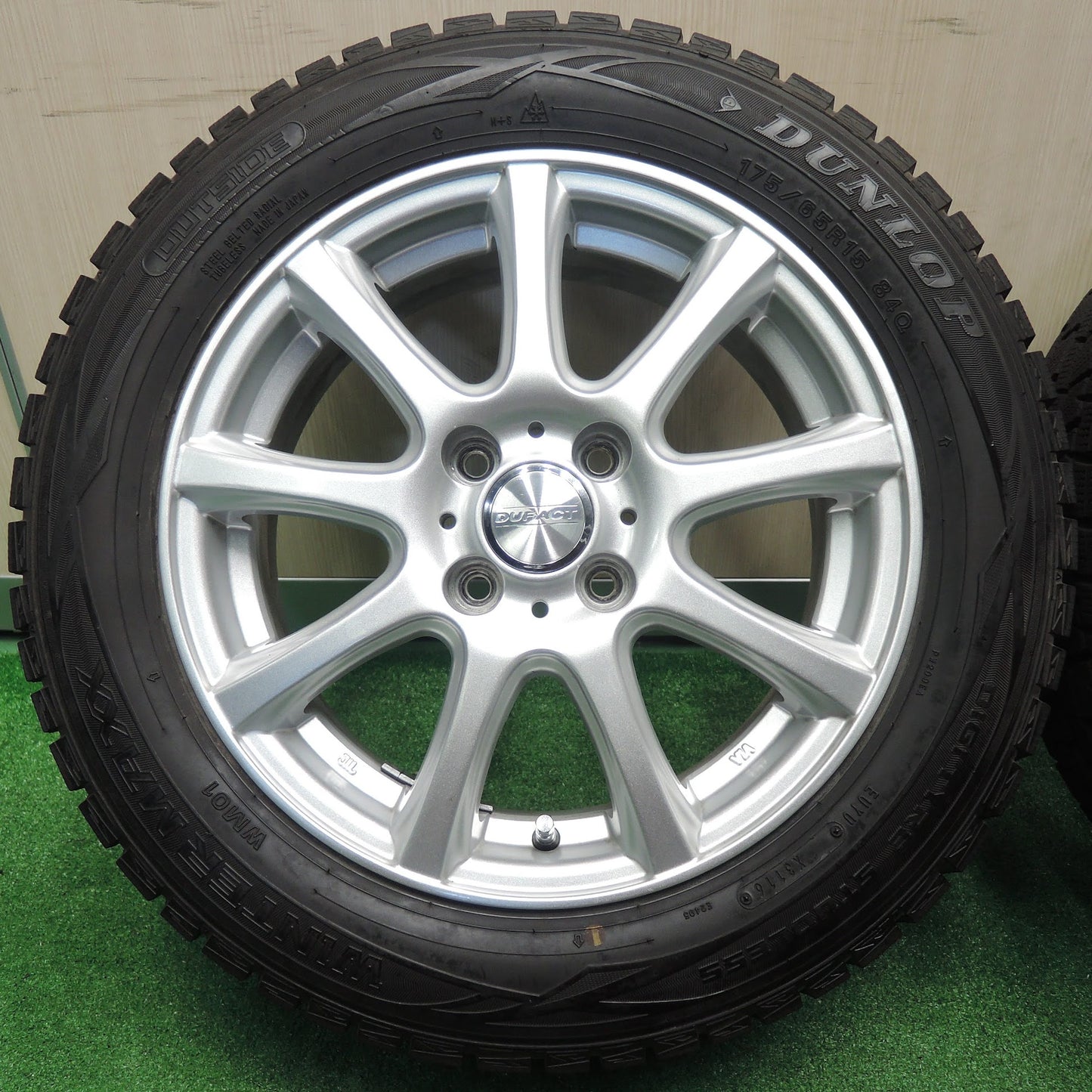 [送料無料]バリ溝！キレイ！9.5分★スタッドレス 175/65R15 ダンロップ ウインターマックス WM01 DUFACT デュファクト 15インチ PCD100/4H★3092401NJス