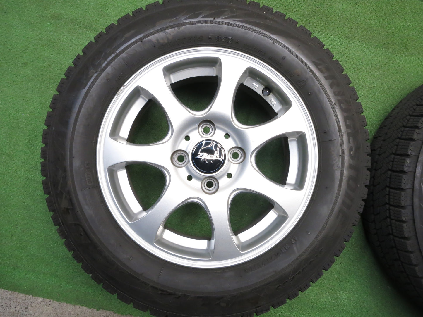 [送料無料]バリ溝！20年！8.5分★スタッドレス 175/70R14 ブリヂストン ブリザック VRX2 ZACK JP-7 ザック 14インチ PCD100/4H★2112103Hス