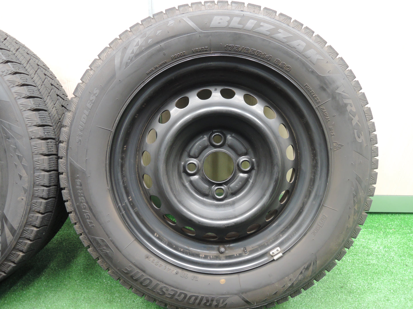 *送料無料*バリ溝！22年！ほぼ10分★ホンダ フィット 純正 スチール 175/65R14 スタッドレス ブリヂストン ブリザック VRX3 PCD100/4H★3111102HAス