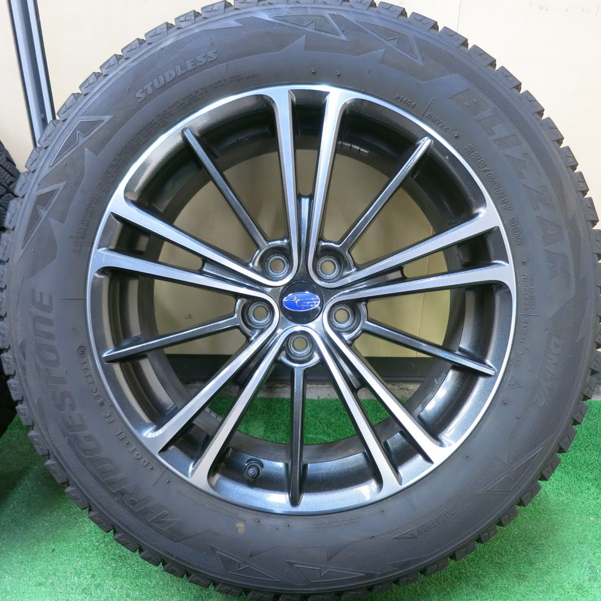 [送料無料]バリ溝！9分★スバル BRZ 純正 225/60R17 スタッドレス ブリヂストン ブリザック DM-V2 17インチ トヨタ 86 PCD100/5H★3061908ヒス