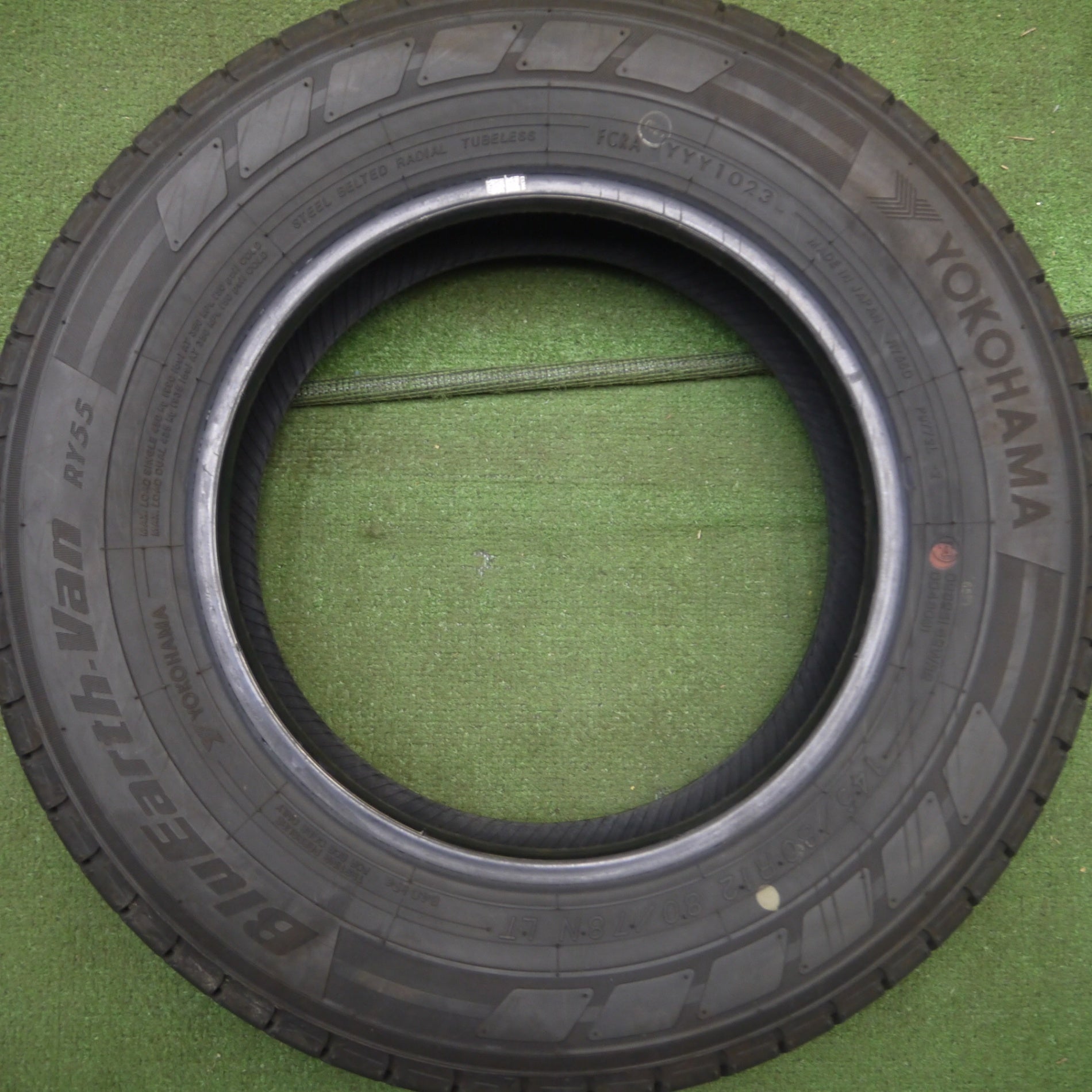 送料無料* バリ溝！23年！9.5分☆145/80R12 80/78N ヨコハマ BluEarth