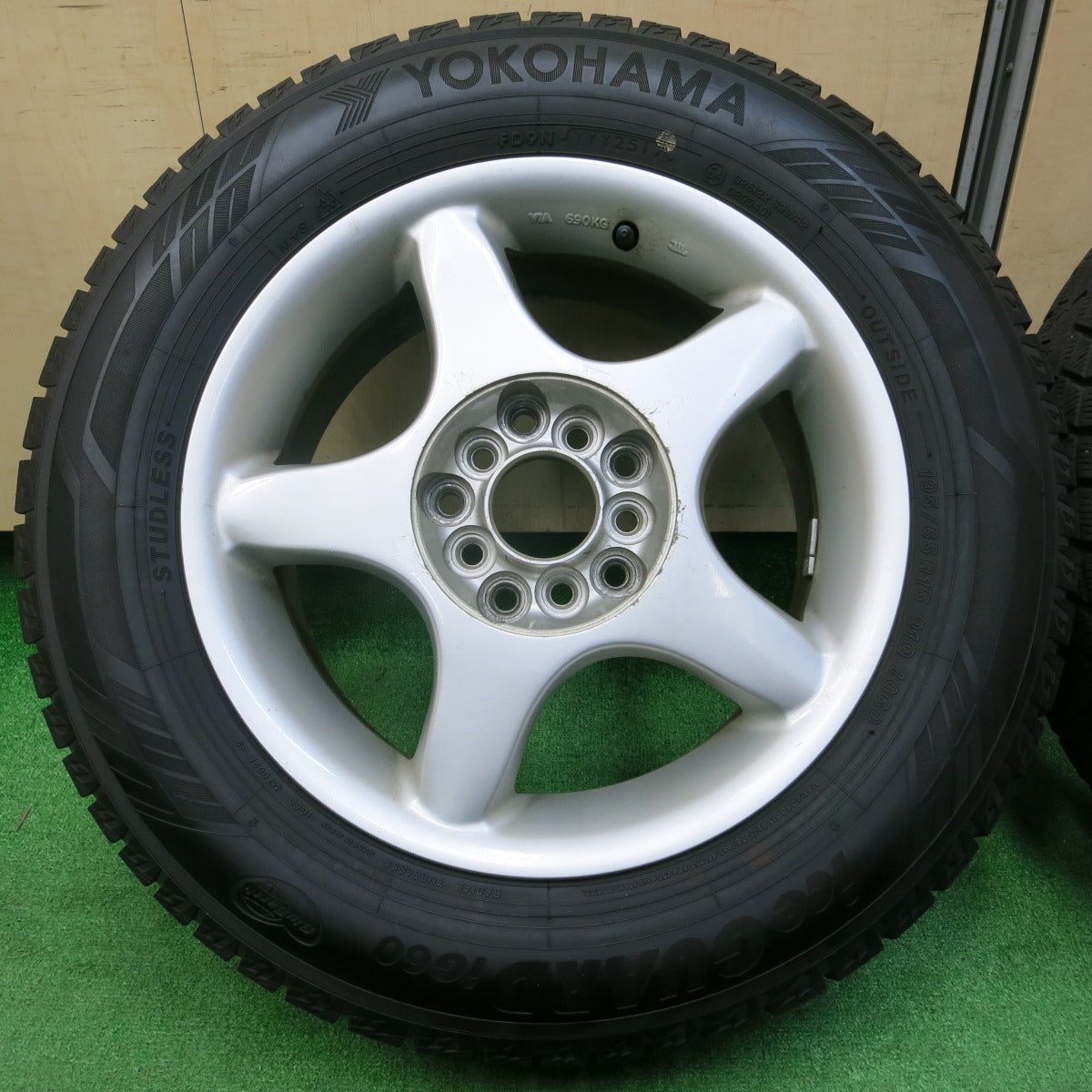 *送料無料*バリ溝！9分★スタッドレス 195/65R15 ヨコハマ アイスガード iG60 社外 アルミ 15インチ PCD100 114.3/5H マルチ★3120902イス