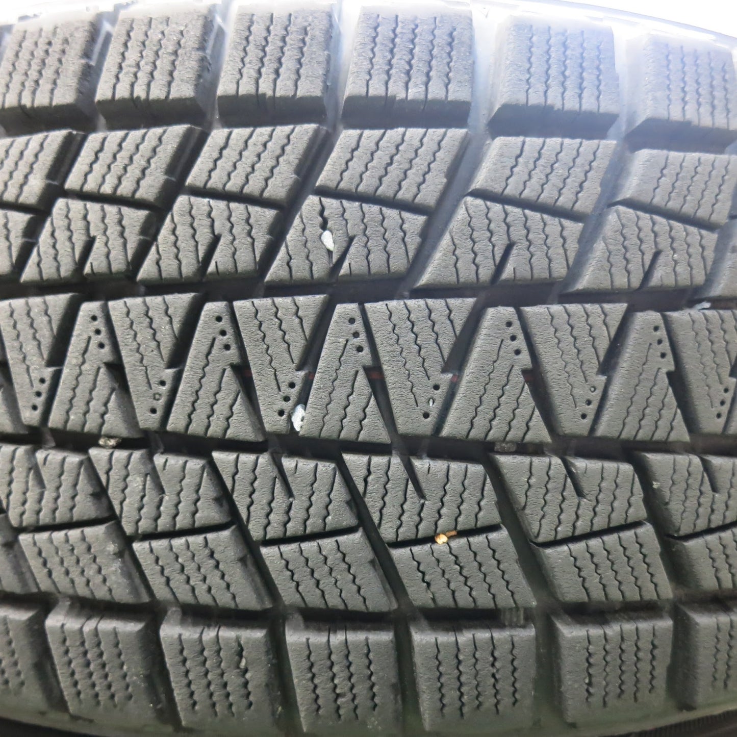 [送料無料]バリ溝！キレイ！9分★スタッドレス 215/60R17 ブリヂストン ブリザック DM-V1 BALMINUM バルミナ 17インチ PCD114.3/5H★3031804ヒス