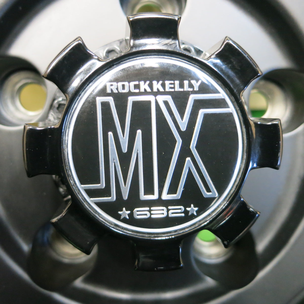 *送料無料*バリ溝！キレイ！9.5分以上★ジープ等 ROCK KELLY 265/60R18 MX 632 スタッドレス グッドイヤー アイスナビ SUV ロクサーニ PCD127/5H★3122502イス