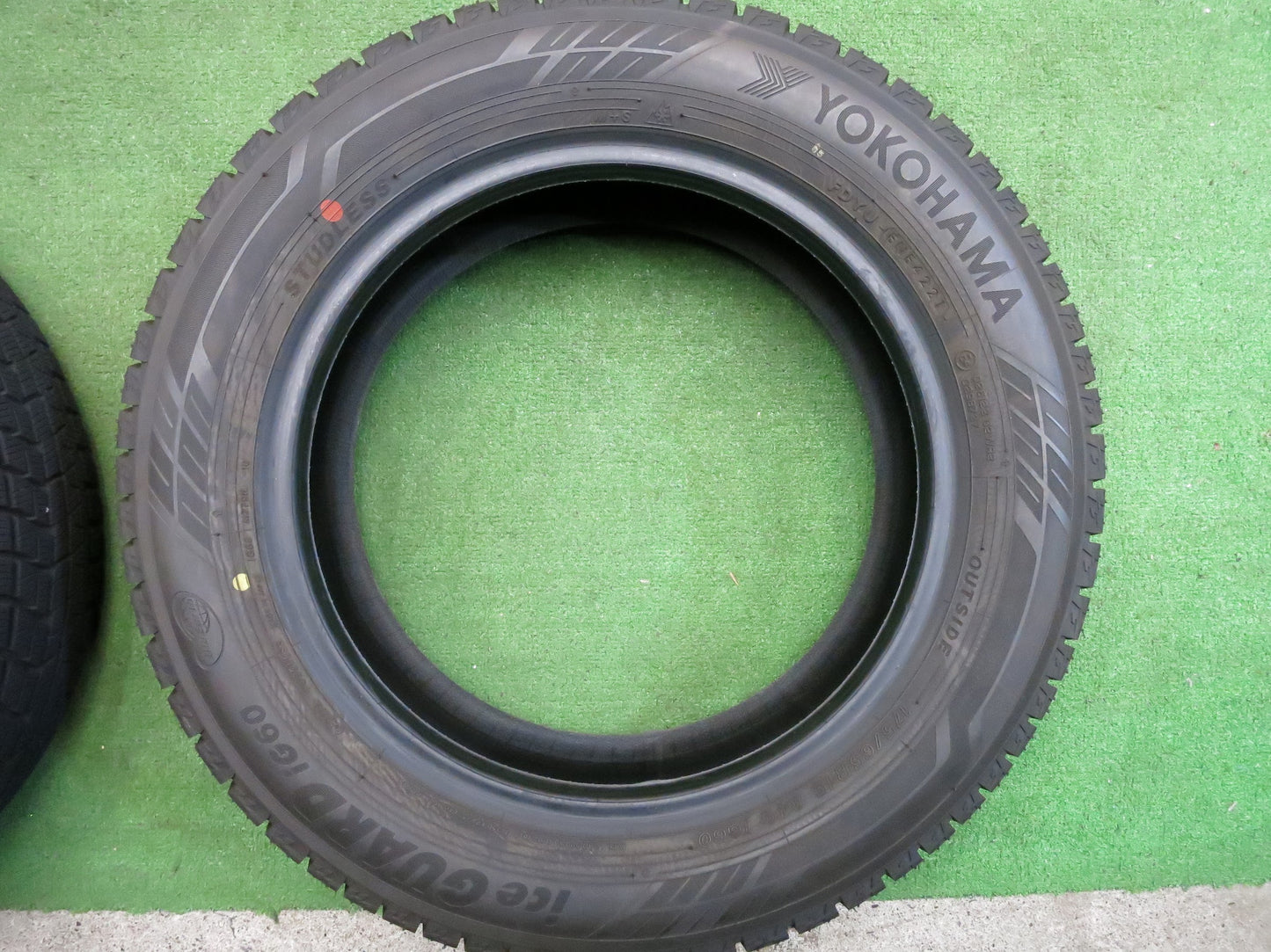 [送料無料]バリ溝！21年！ほぼ10分★スタッドレス 175/65R15 ヨコハマ アイスガード iG60 タイヤ 15インチ アクア ヴィッツ フィット 等★2121609Hスタ