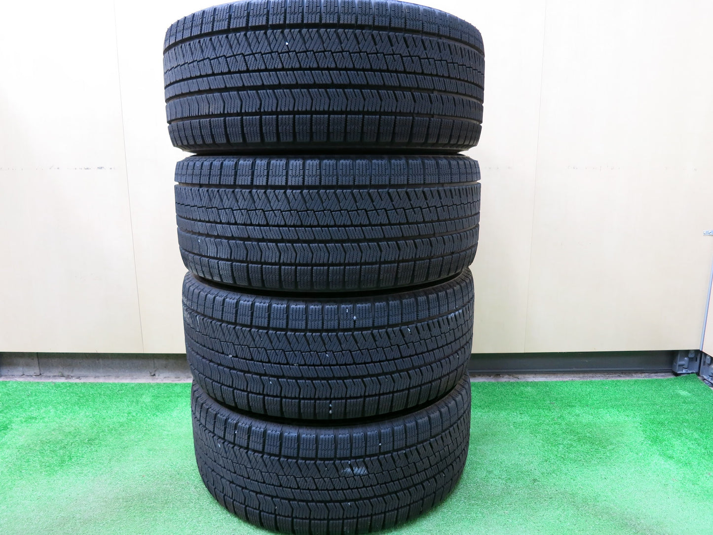 [送料無料]バリ溝！18年！美品！9.5分★ベンツ アウディ 等 BORBET CMA 245/45R17 スタッドレス ブリヂストン ブリザック VRX2 17インチ PCD112/5H★2121410ヒス