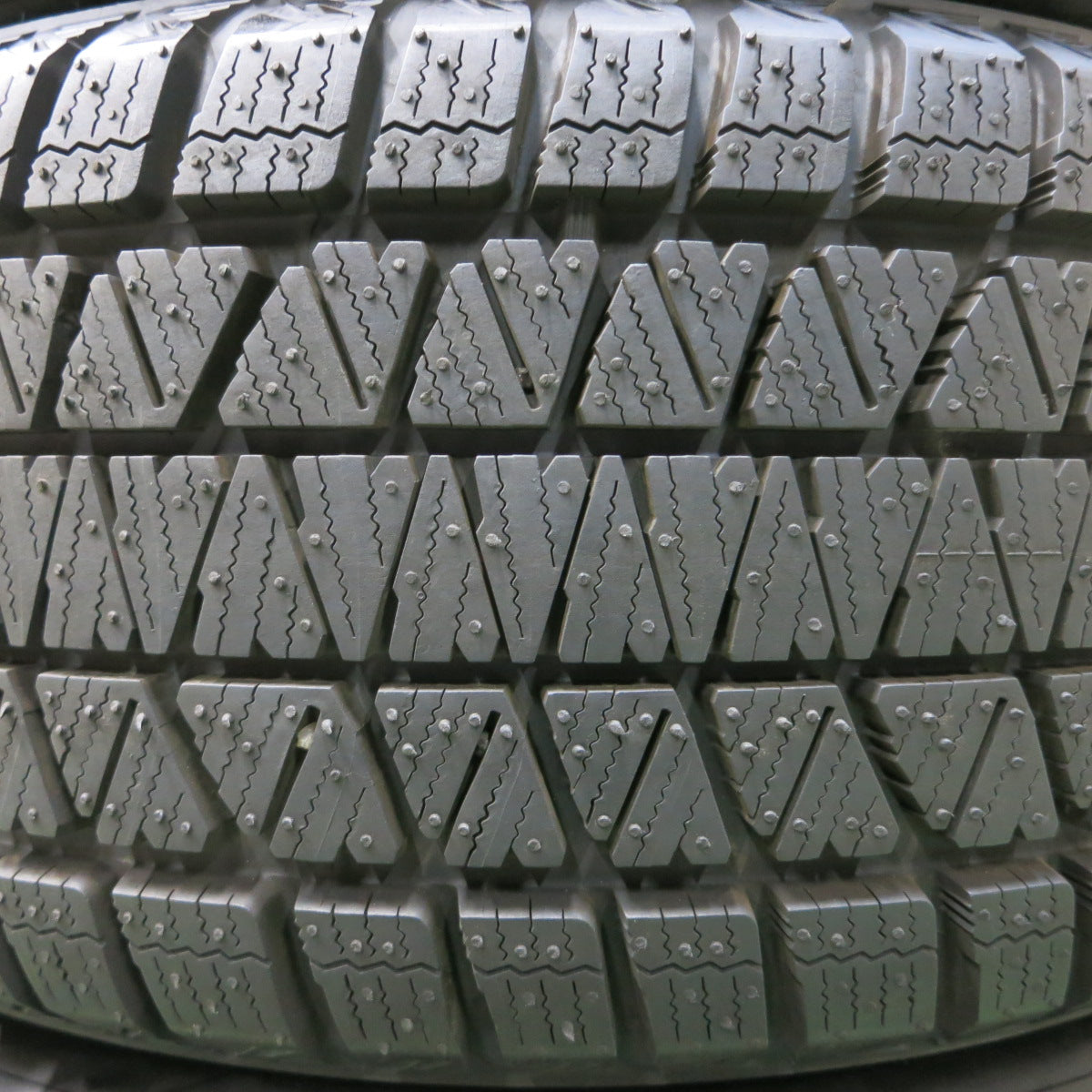 *送料無料*センサー付！超バリ溝！20年！綺麗★レクサス NX Fスポーツ 純正 235/55R18 スタッドレス ブリヂストン DM-V3 PCD114.3/5H★3102803イス