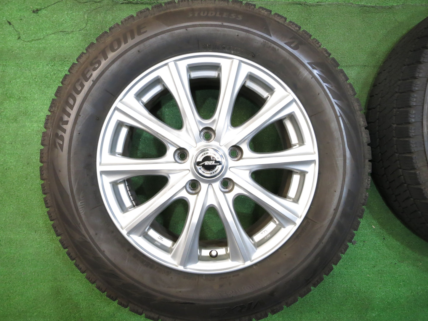 [送料無料]バリ溝！18年！綺麗！8.5分★スタッドレス 215/65R16 ブリヂストン ブリザック VRX2 AXEL weds アクセル 16インチ PCD114.3/5H★2111611Hス