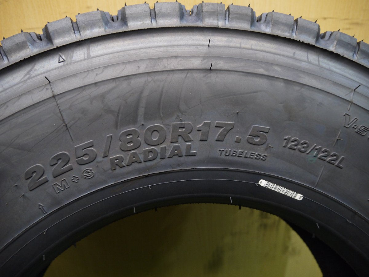 [送料無料]未使用！22年★トラック タイヤ 225/80R17.5 123/122L スタッドレス ブリヂストン W900 17.5インチ★3011602クスタ