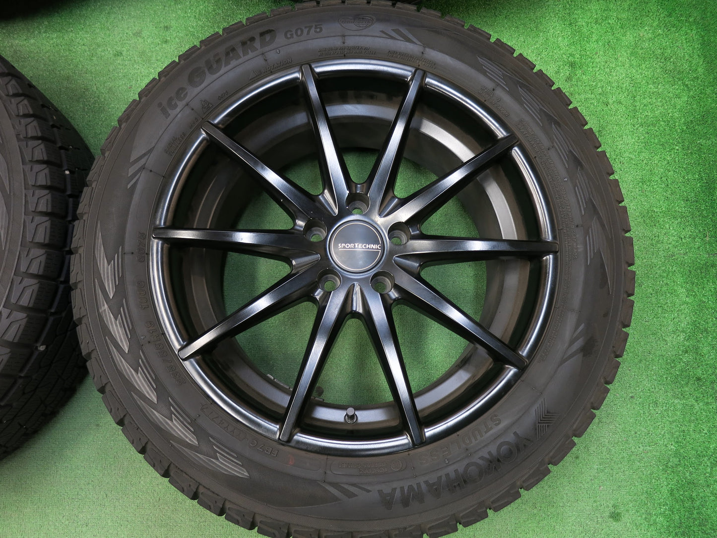 [送料無料]バリ溝！キレイ！9.5分★アウディ 等 SPORT TECHNIC 235/55R18 スタッドレス ヨコハマ アイスガード G075 スポーツテクニック PCD112/5H★3031106ヒス
