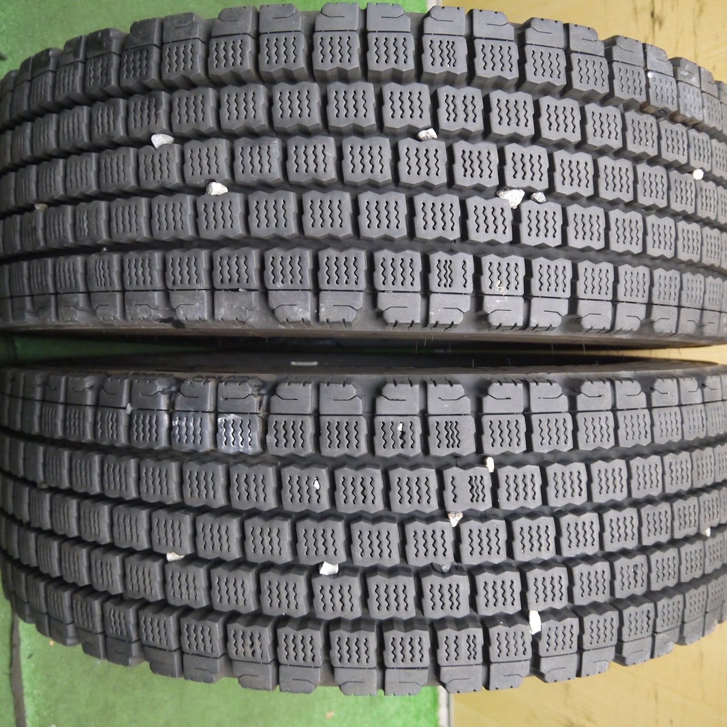 [送料無料]バリ溝！22年！9分★トラック タイヤ 265/70R19.5 140/138J スタッドレス ブリヂストン エコピア W911Ⅱ 19.5インチ★3032804クスタ