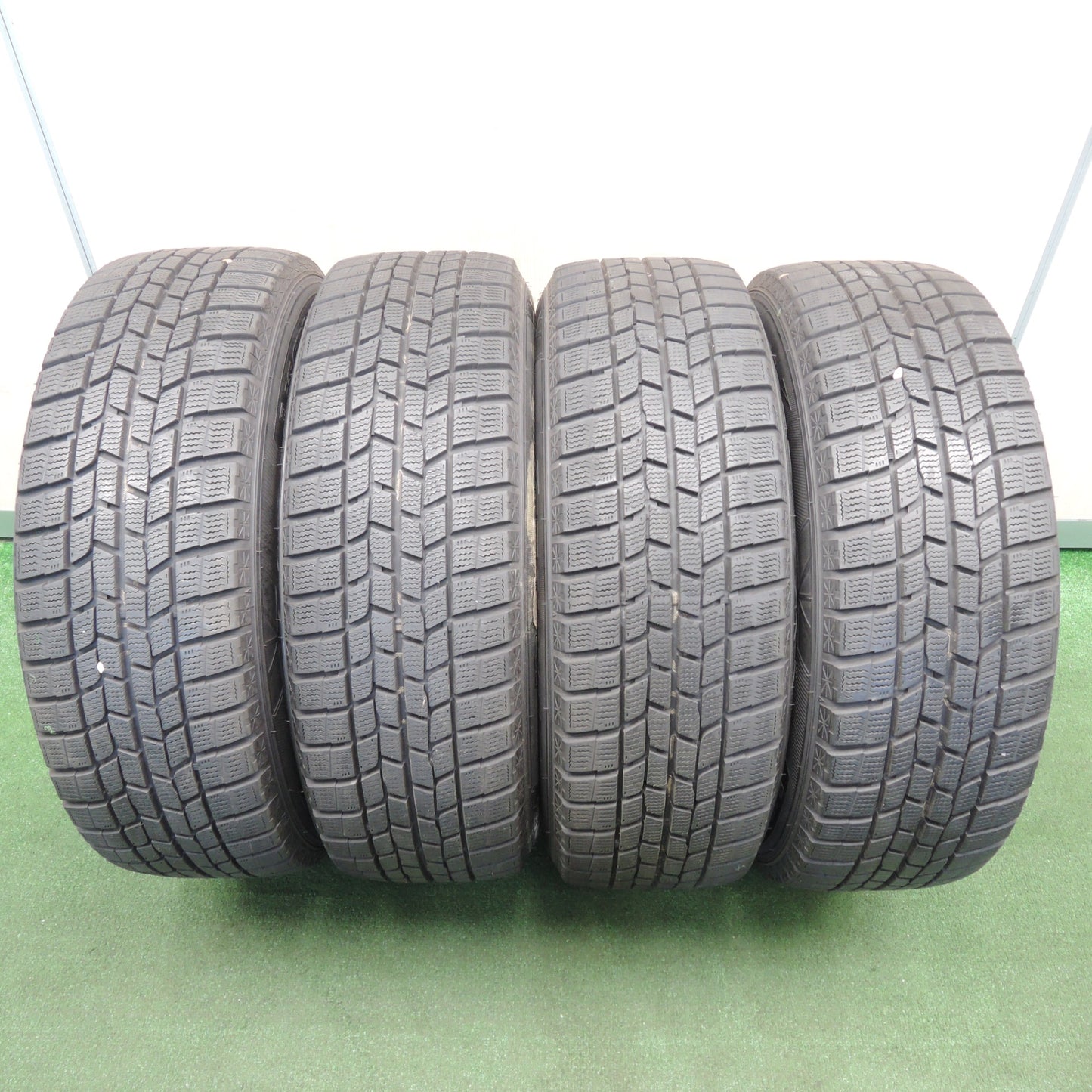 *送料無料* 超バリ溝！キレイ！9.5分以上★スタッドレス 215/60R17 グッドイヤー アイスナビ6 Exceeder エクシーダー 17インチ PCD114.3/5H★4030603TNス