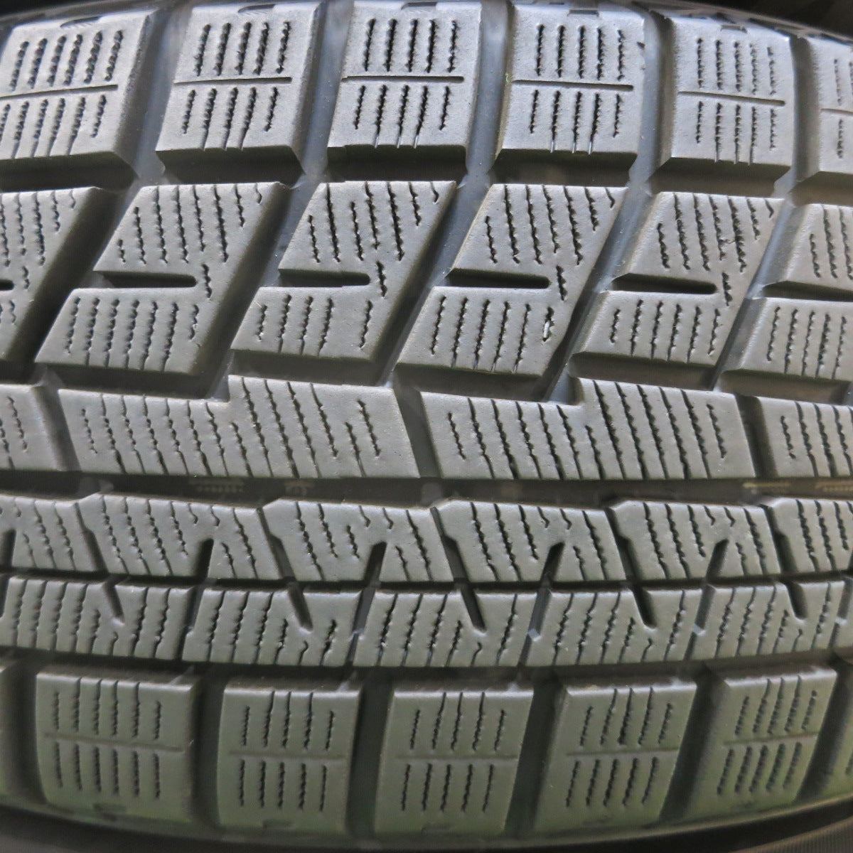 *送料無料*バリ溝！9分★スタッドレス 195/65R15 ヨコハマ アイスガード iG60 社外 アルミ 15インチ PCD100 114.3/5H マルチ★3120902イス