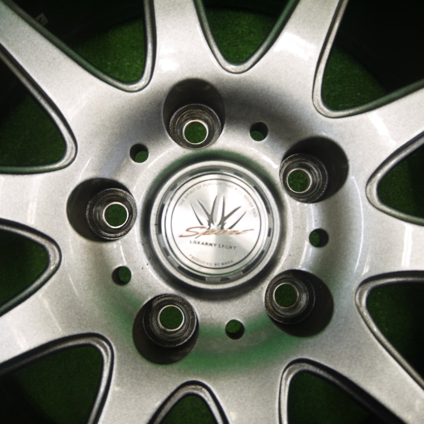 [送料無料]超バリ溝！キレイ！9.5分以上★LOXARNY SPORT BADX 215/60R17 スタッドレス グッドイヤー アイスナビ6 ロクサーニ 17インチ PCD114.3/5H★3062402Iス