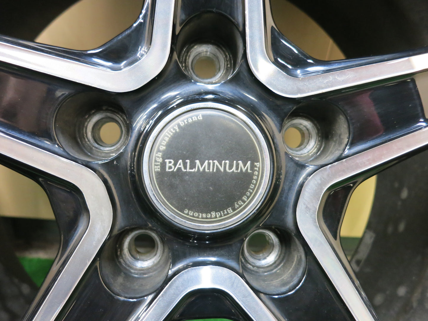 [送料無料]バリ溝！19年！キレイ！8.5分★スタッドレス 225/65R17 ブリヂストン ブリザック DM-V3 BALMINUM バルミナ 17インチ PCD114.3/5H★3020105ヒス