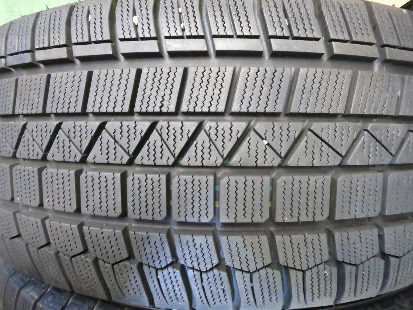 [送料無料]超バリ溝！19年！キレイ！9.5分以上★スタッドレス G.speed 225/45R18 ケンダ KR36 アイステック ネオ G.スピード 18インチ PCD114.3/5H★3022703Hス