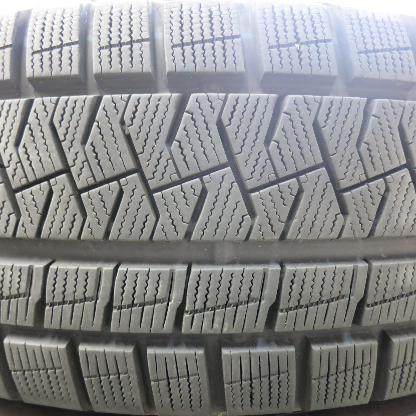 [送料無料]センサー付き！バリ溝！綺麗！9分★レクサス NX300h バージョンL 純正 225/60R18 スタッドレス ピレリアイスアシンメトリコ PCD114.3/5H★3051705ヒス