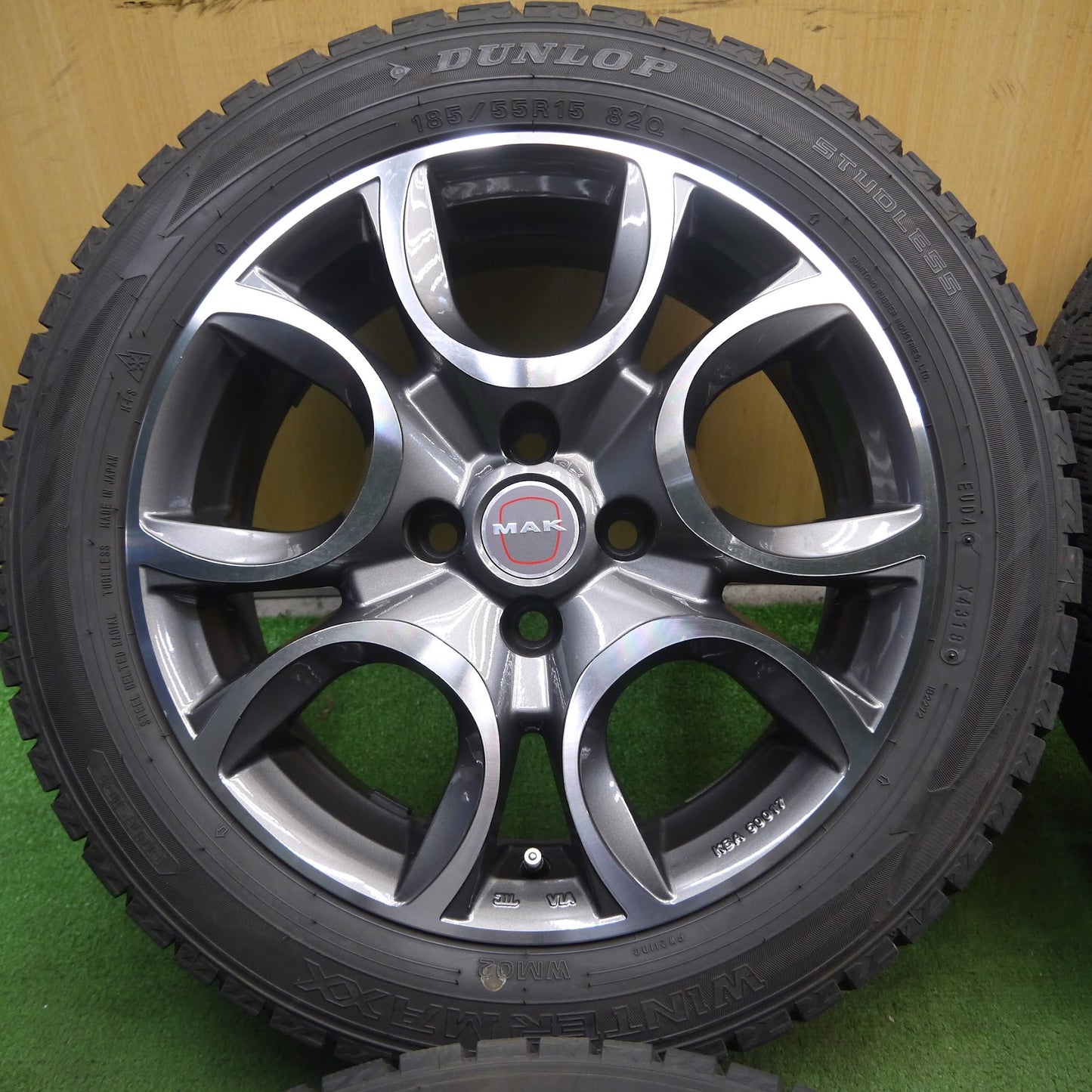 [送料無料]バリ溝！9.5分★フィアット 500 等 MAK TORINO 185/55R15 スタッドレス ダンロップ ウインターマックス WM02 マック トリノ PCD98/4H★3072203KAス