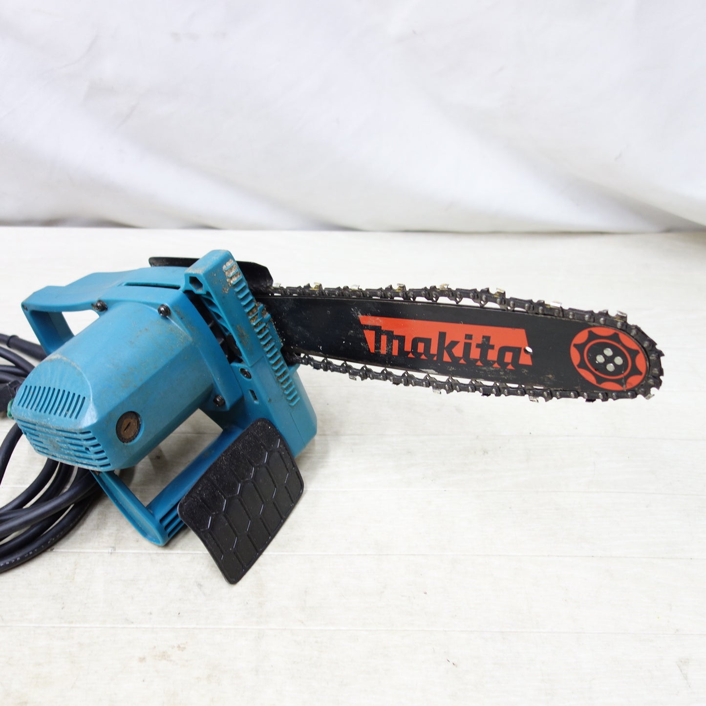 [送料無料] ◆makita マキタ 300mm 12型 チェーンソー 5012B コード式 切断機 電動工具 100V 50/60Hz◆