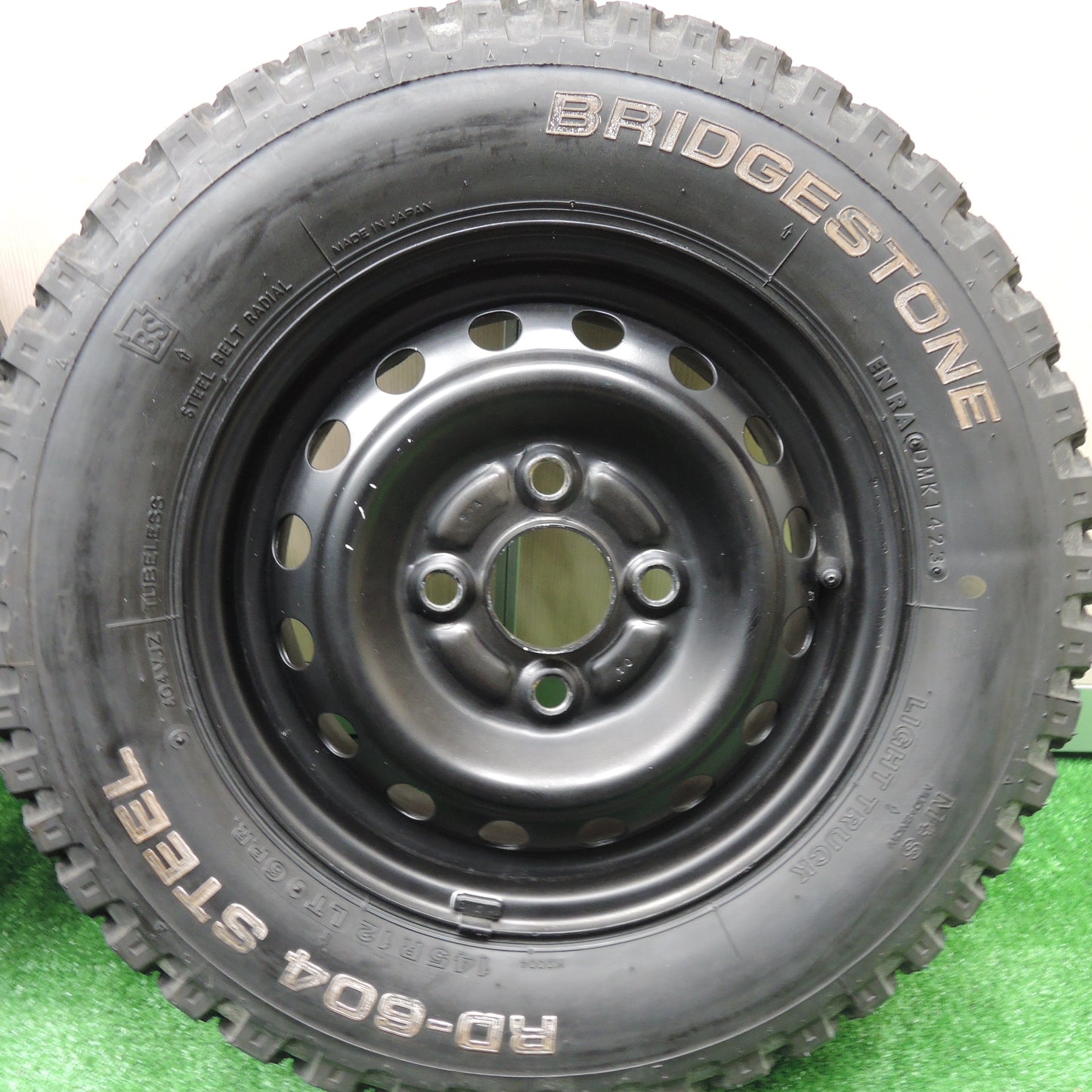 *送料無料*バリ溝！23年！キレイ！9.5分★145R12 6PR ブリヂストン RD-604 STEEL スチール ホイール 12インチ PCD100/4H★3122317HAノ