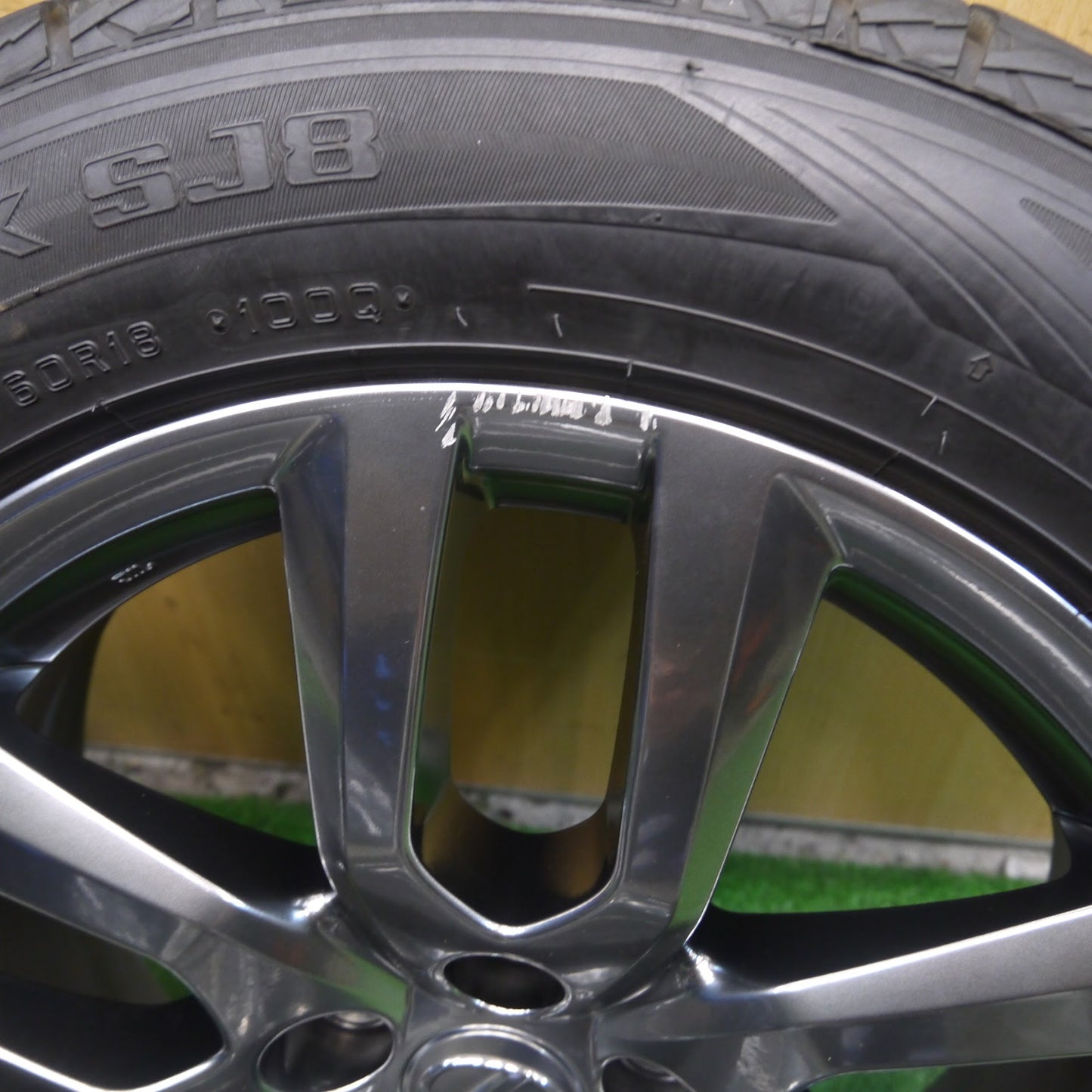 [送料無料]バリ溝！19年！キレイ！9分★レクサス NX バージョンL 純正 225/60R18 スタッドレス ダンロップ ウインターマックス SJ8 PCD114.3/5H★3071701KKス