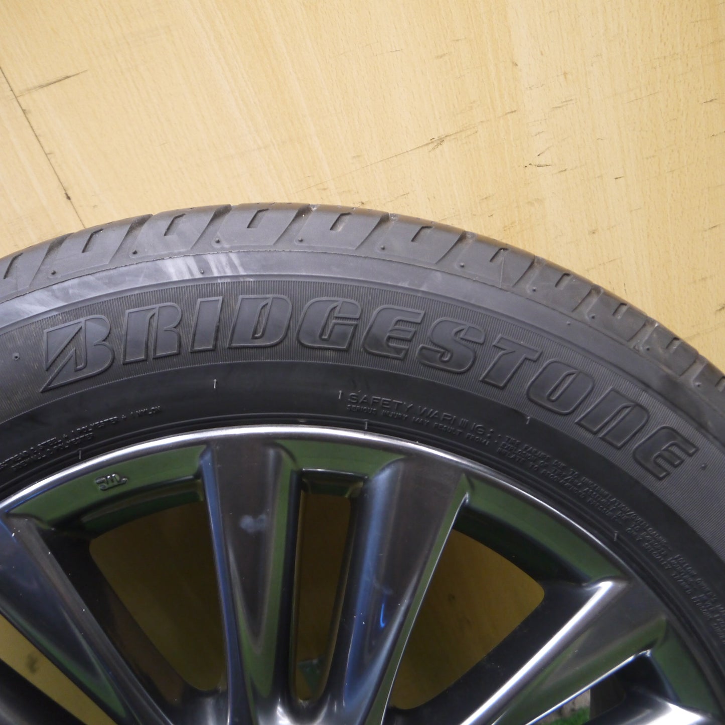 *送料無料*バリ溝！キレイ！8.5分★トヨタ 60系 ハリアー 純正 235/55R18 ブリヂストン デューラー H/T 687 18インチ PCD114.3/5H★3122608Hノ