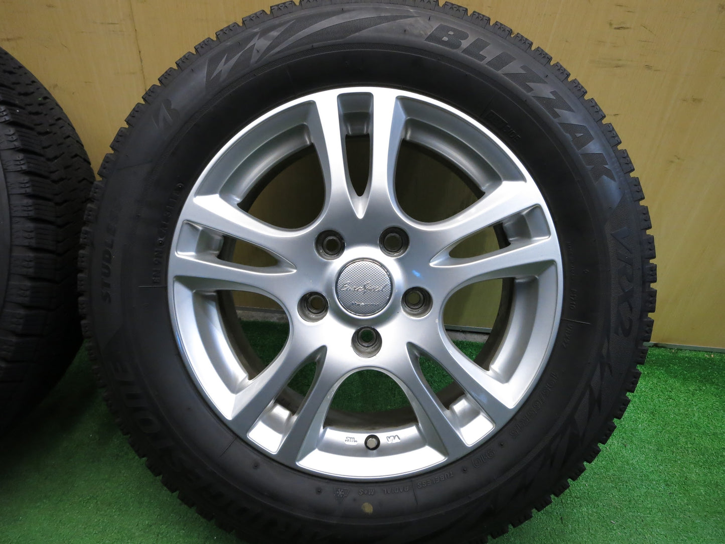 [送料無料]バリ溝！18年！8.5分★スタッドレス 195/65R15 ブリヂストン ブリザック VRX2 EuroSpeed MANARAY SPORT マナレイ 15インチ PCD114.3/5H★2112502Hス