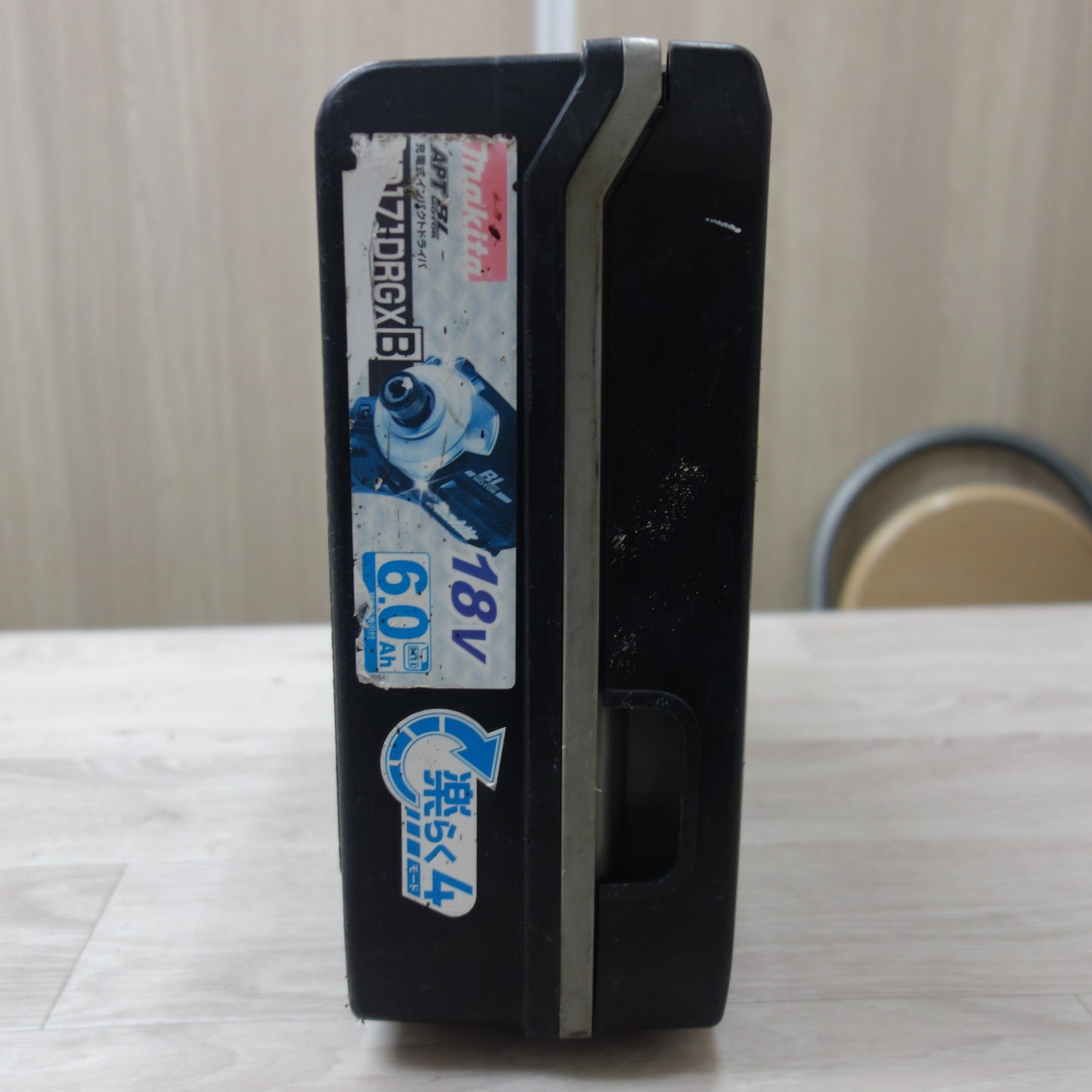 [送料無料] バッテリー2個！付属品付☆マキタ 充電式 インパクトドライバ TD171DRGXB 電動 工具 makita 充電器 DC18RF☆