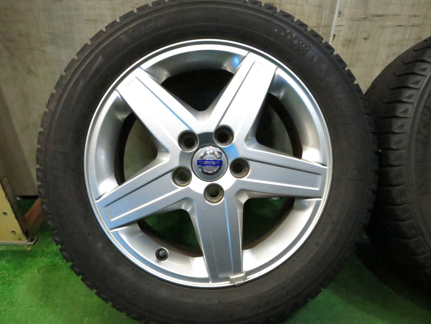 [送料無料]キレイ★ボルボ 純正 Cyrex セリックス 205/55R16 スタッドレス ミシュラン X-ICE XI2 16インチ PCD108/5H★3012009Hス