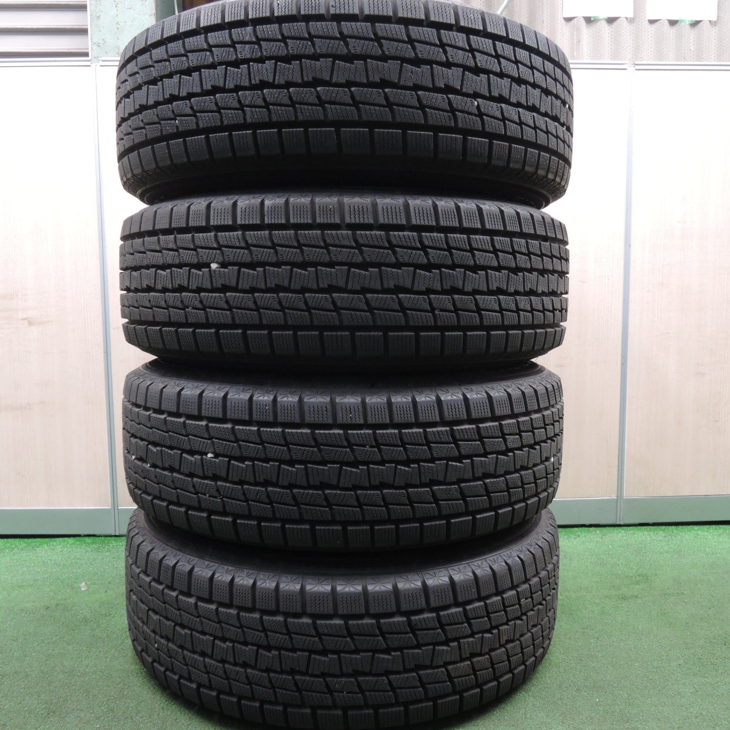*送料無料* バリ溝！キレイ！9.5分以上★スタッドレス 225/65R17 グッドイヤー アイスナビ SUV ravrion RS01 17インチ PCD114.3/5H★4030203HAス