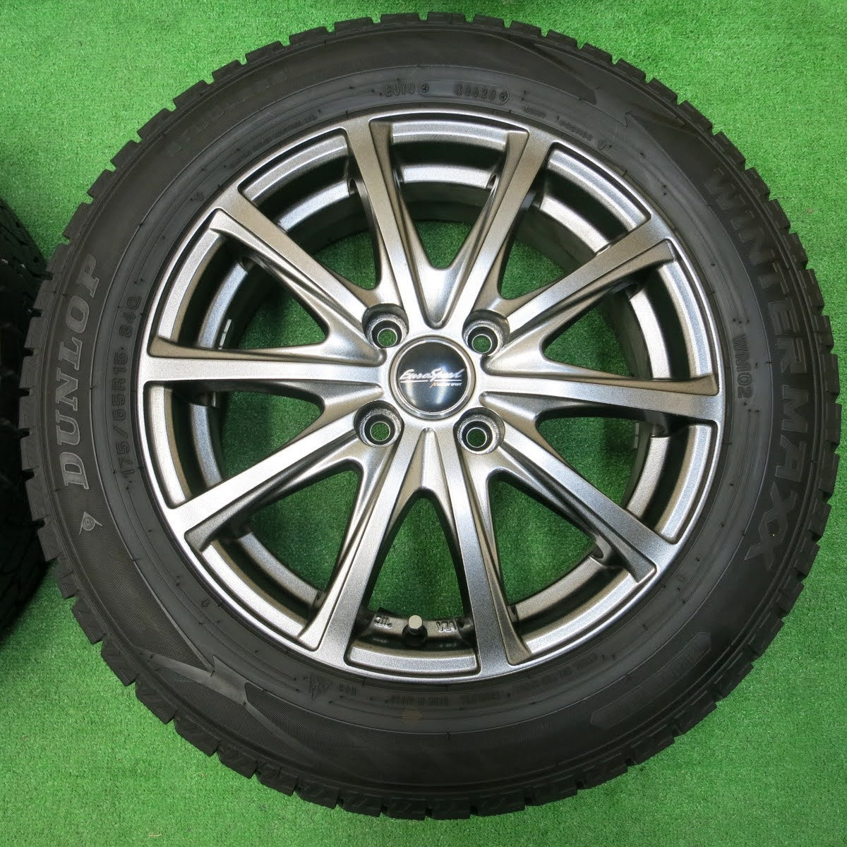 [送料無料]バリ溝！20年！綺麗！9.5分★スタッドレス 175/65R15 ダンロップ ウインターマックス WM02 EuroSpeed MANARAY SPORT 15インチ PCD100/4H★3112401イス