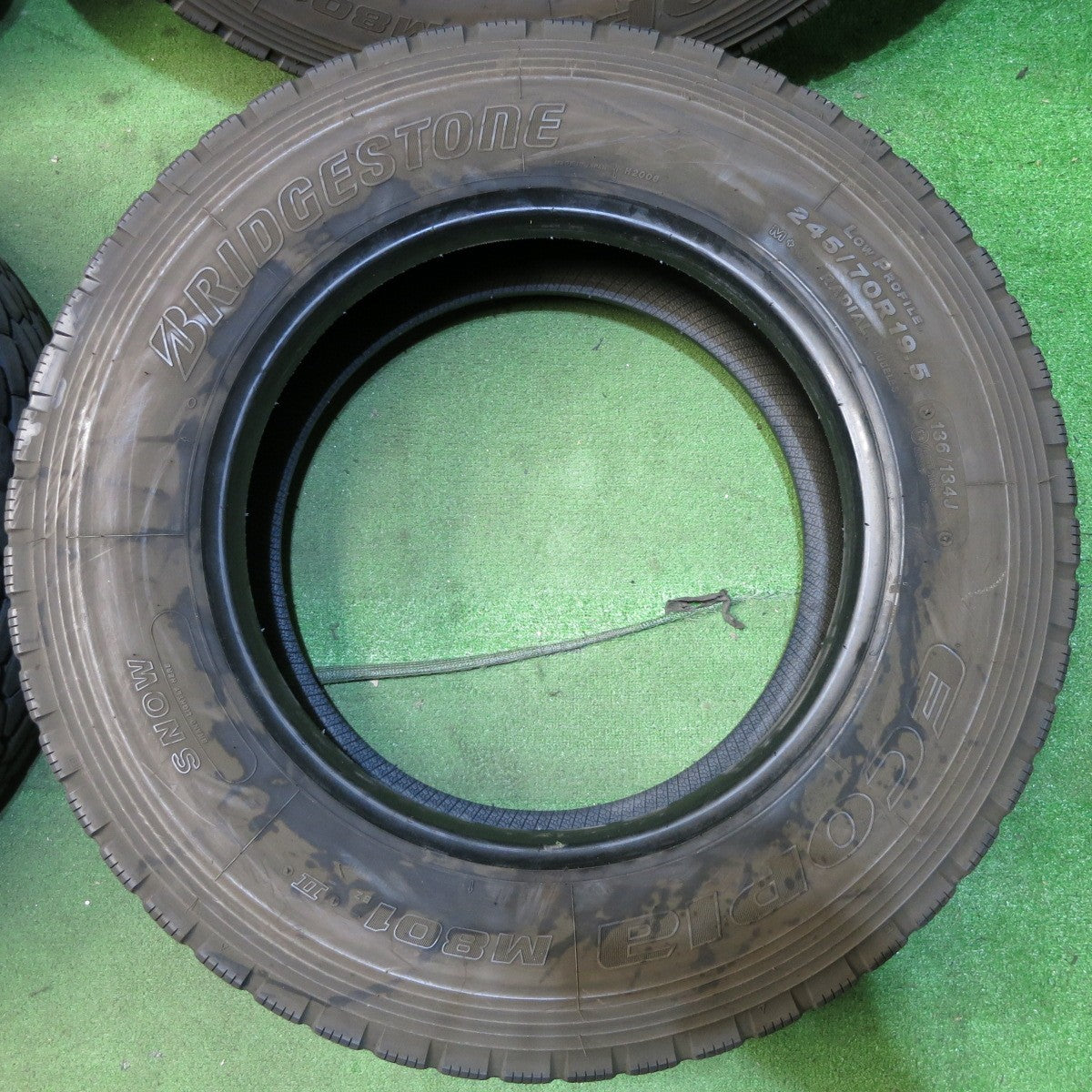 *送料無料* バリ溝！23年！8.5分★トラック タイヤ 245/70R19.5 136/134J ブリヂストン エコピア M801Ⅱ ミックス オールシーズン 19.5インチ★4021406クスタ